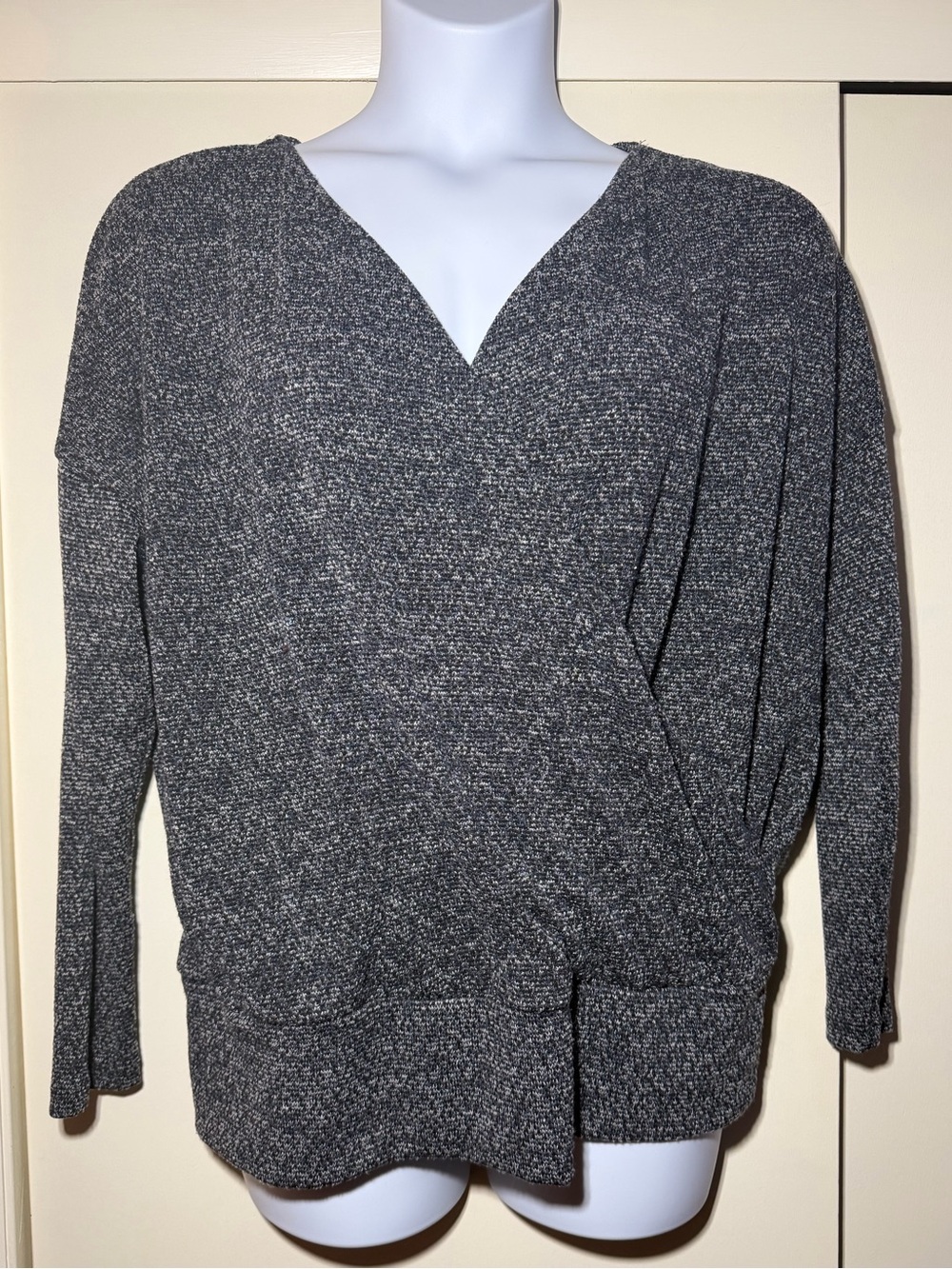 Woman’s Gray Heather Wrap long sleeve Vneck  Top Size Large
